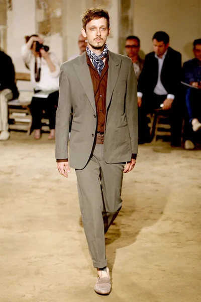 Look 3